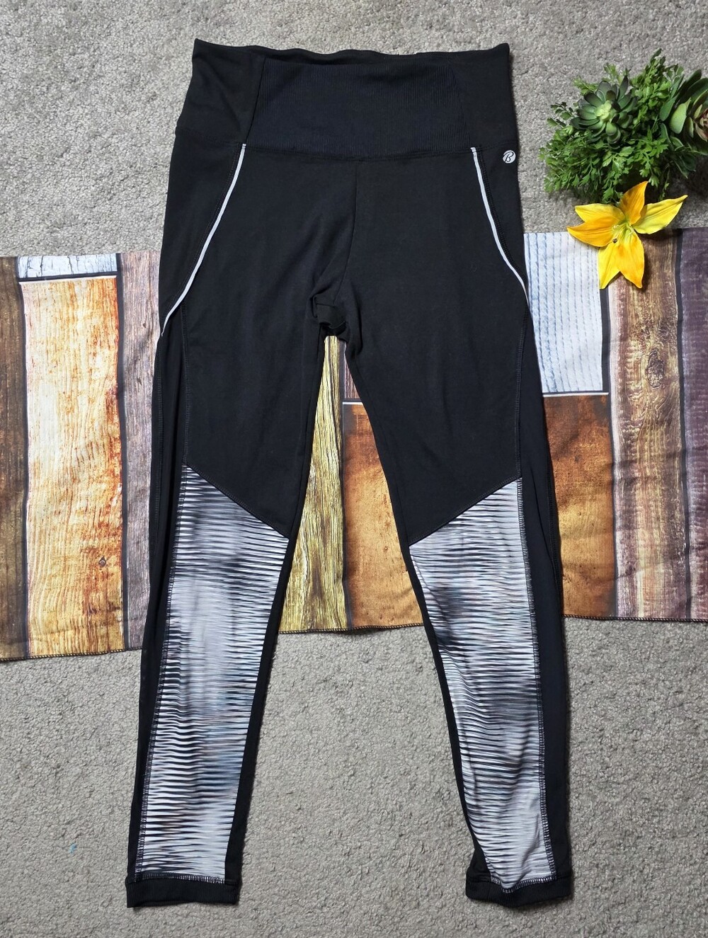 Bally Leggings Running Workout Pants Black, Static and Mesh Size Medium